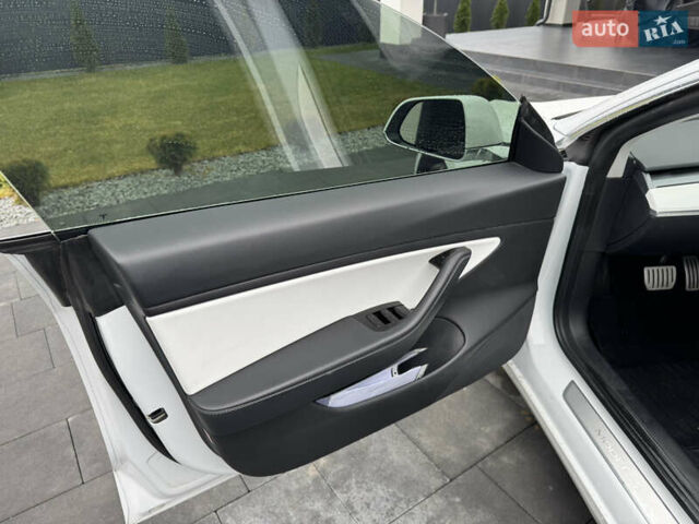 Білий Тесла Модель 3, об'ємом двигуна 0 л та пробігом 75 тис. км за 19900 $, фото 23 на Automoto.ua
