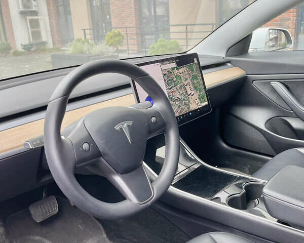 Білий Тесла Модель 3, об'ємом двигуна 0 л та пробігом 87 тис. км за 16999 $, фото 24 на Automoto.ua