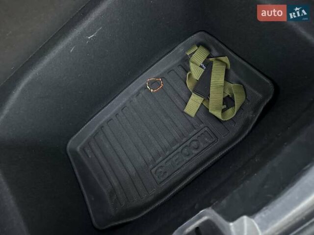Білий Тесла Модель 3, об'ємом двигуна 0 л та пробігом 221 тис. км за 12700 $, фото 40 на Automoto.ua