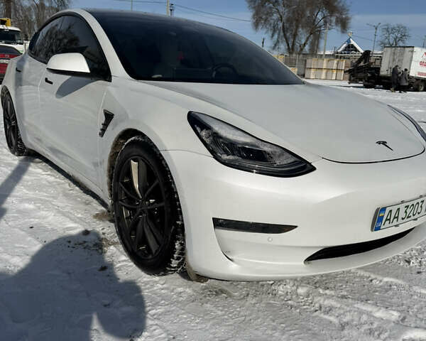 Белый Тесла Модель 3, объемом двигателя 0 л и пробегом 105 тыс. км за 19100 $, фото 1 на Automoto.ua