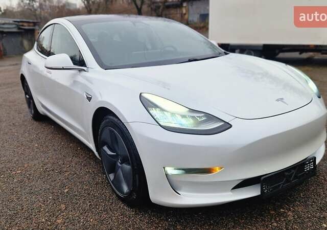 Белый Тесла Модель 3, объемом двигателя 0 л и пробегом 142 тыс. км за 17300 $, фото 3 на Automoto.ua