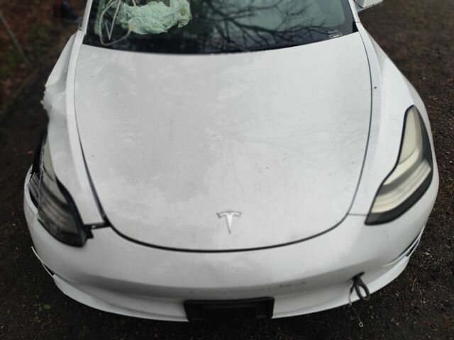 Белый Тесла Модель 3, объемом двигателя 0 л и пробегом 67 тыс. км за 9500 $, фото 3 на Automoto.ua