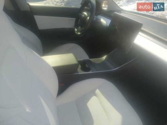 Белый Тесла Модель 3, объемом двигателя 0 л и пробегом 80 тыс. км за 26500 $, фото 11 на Automoto.ua