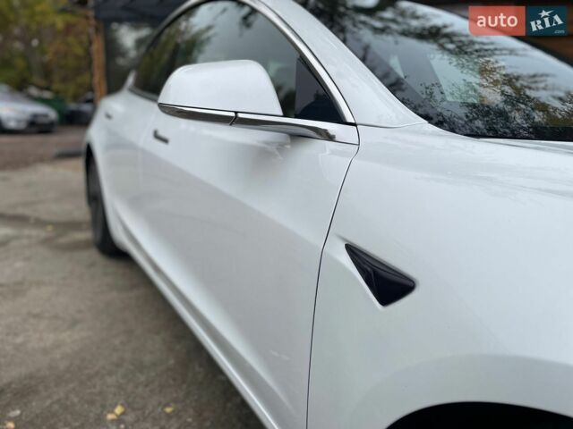 Белый Тесла Модель 3, объемом двигателя 0 л и пробегом 101 тыс. км за 14900 $, фото 15 на Automoto.ua