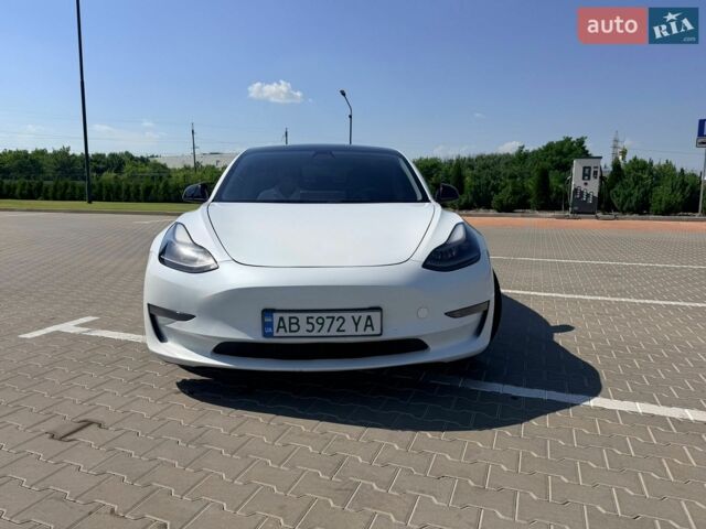 Білий Тесла Модель 3, об'ємом двигуна 0 л та пробігом 64 тис. км за 17999 $, фото 1 на Automoto.ua
