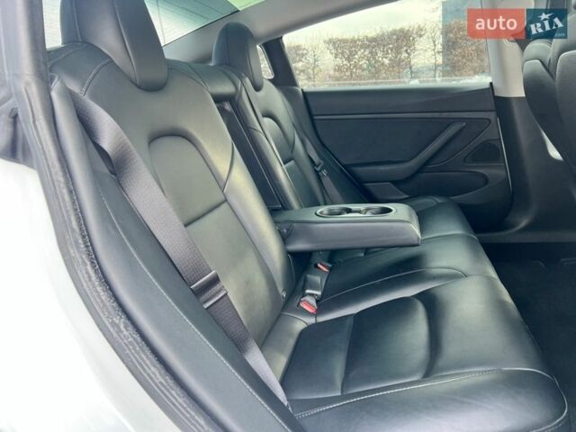 Белый Тесла Модель 3, объемом двигателя 0 л и пробегом 90 тыс. км за 18999 $, фото 44 на Automoto.ua