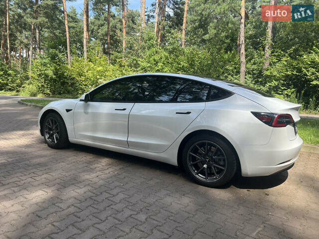 Белый Тесла Модель 3, объемом двигателя 0 л и пробегом 82 тыс. км за 26000 $, фото 3 на Automoto.ua