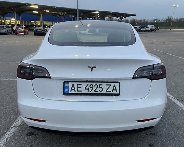 Белый Тесла Модель 3, объемом двигателя 0 л и пробегом 50 тыс. км за 20900 $, фото 5 на Automoto.ua