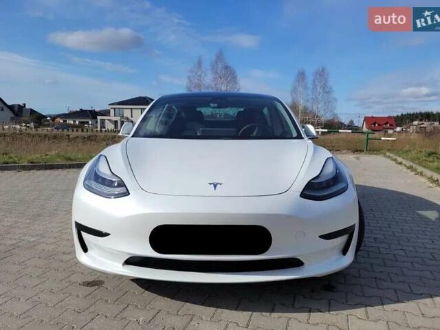 Білий Тесла Модель 3, об'ємом двигуна 0 л та пробігом 47 тис. км за 26200 $, фото 1 на Automoto.ua