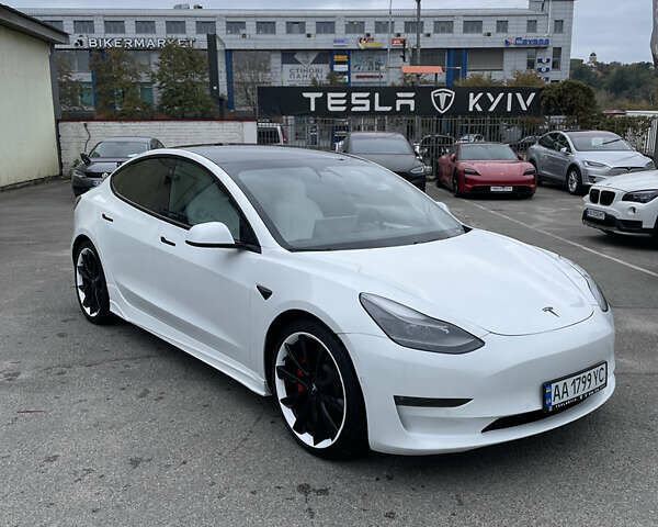 Белый Тесла Модель 3, объемом двигателя 0 л и пробегом 52 тыс. км за 21500 $, фото 6 на Automoto.ua