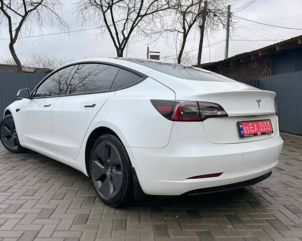 Білий Тесла Модель 3, об'ємом двигуна 0 л та пробігом 84 тис. км за 16700 $, фото 1 на Automoto.ua