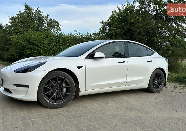 Белый Тесла Модель 3, объемом двигателя 0 л и пробегом 126 тыс. км за 15000 $, фото 4 на Automoto.ua