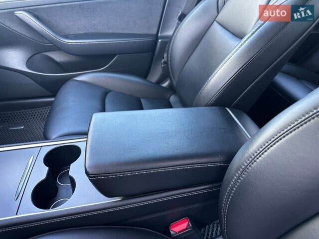 Білий Тесла Модель 3, об'ємом двигуна 0 л та пробігом 65 тис. км за 17950 $, фото 21 на Automoto.ua