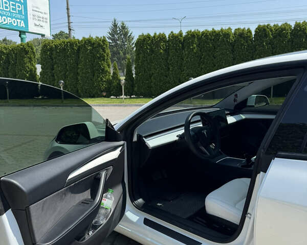Белый Тесла Модель 3, объемом двигателя 0 л и пробегом 109 тыс. км за 16950 $, фото 7 на Automoto.ua