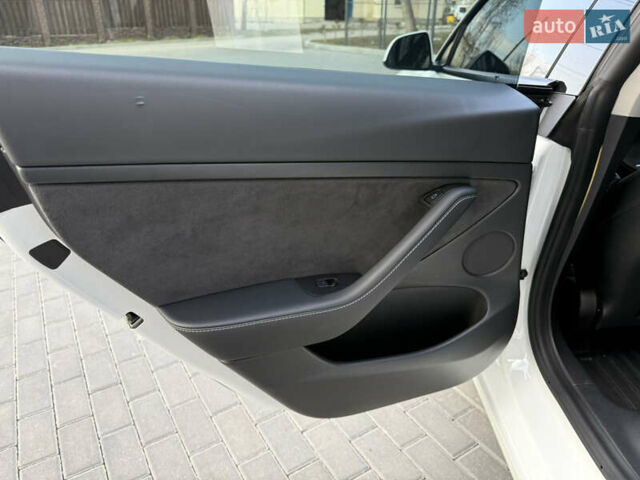 Белый Тесла Модель 3, объемом двигателя 0 л и пробегом 37 тыс. км за 19999 $, фото 119 на Automoto.ua