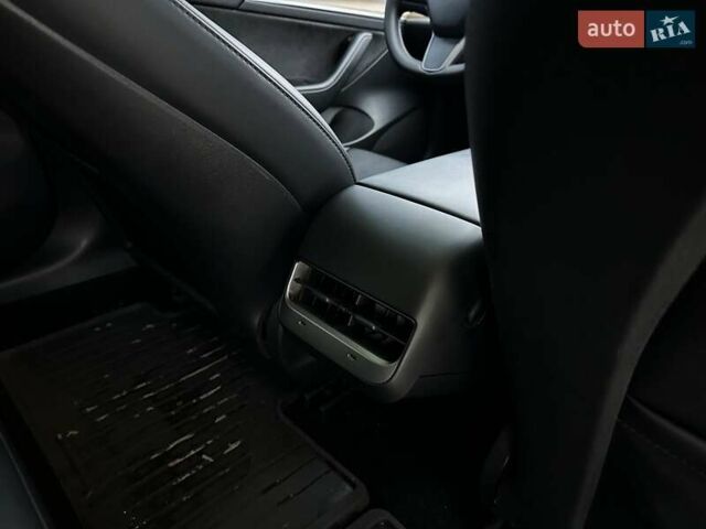 Белый Тесла Модель 3, объемом двигателя 0 л и пробегом 37 тыс. км за 17999 $, фото 46 на Automoto.ua