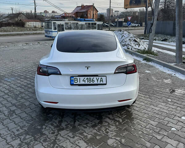 Білий Тесла Модель 3, об'ємом двигуна 0 л та пробігом 97 тис. км за 18500 $, фото 3 на Automoto.ua