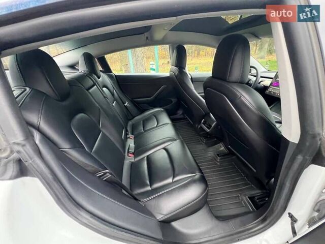 Білий Тесла Модель 3, об'ємом двигуна 0 л та пробігом 154 тис. км за 13999 $, фото 29 на Automoto.ua