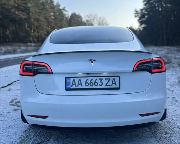 Білий Тесла Модель 3, об'ємом двигуна 0 л та пробігом 106 тис. км за 18900 $, фото 7 на Automoto.ua