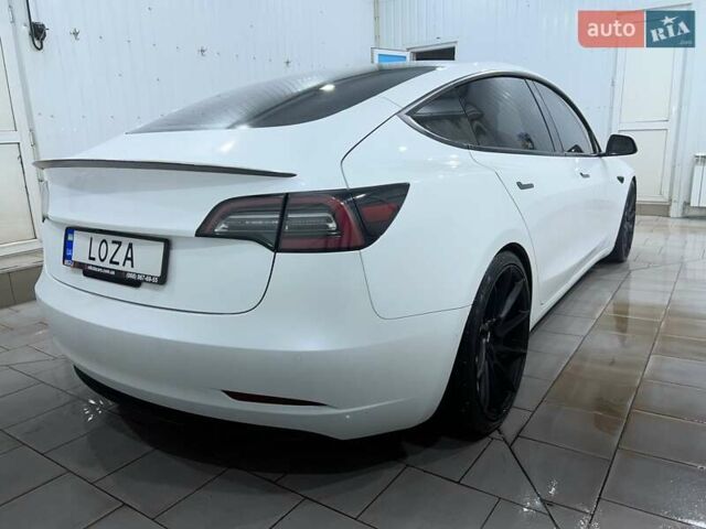 Білий Тесла Модель 3, об'ємом двигуна 0 л та пробігом 29 тис. км за 23000 $, фото 3 на Automoto.ua