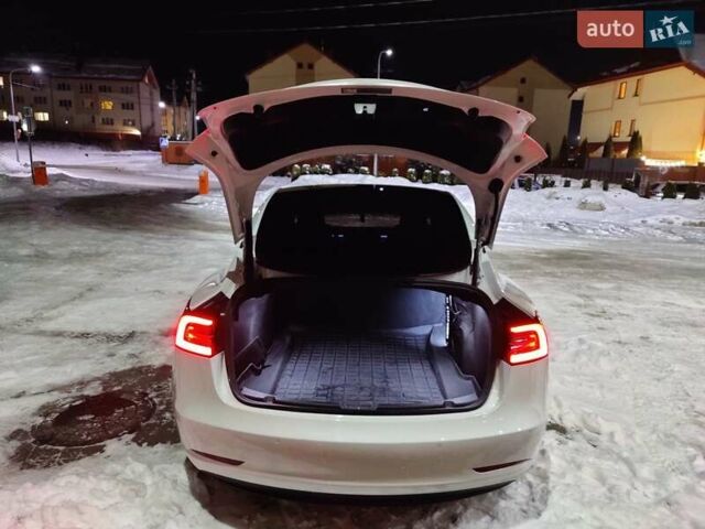 Белый Тесла Модель 3, объемом двигателя 0 л и пробегом 72 тыс. км за 22000 $, фото 10 на Automoto.ua