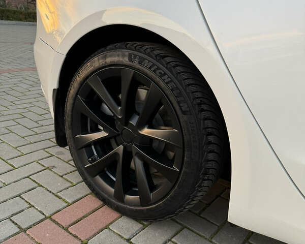 Білий Тесла Модель 3, об'ємом двигуна 0 л та пробігом 76 тис. км за 21500 $, фото 8 на Automoto.ua