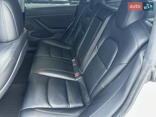 Белый Тесла Модель 3, объемом двигателя 0 л и пробегом 37 тыс. км за 17999 $, фото 39 на Automoto.ua