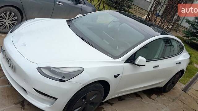 Білий Тесла Модель 3, об'ємом двигуна 0 л та пробігом 59 тис. км за 17500 $, фото 2 на Automoto.ua