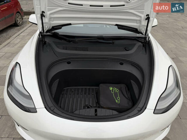 Білий Тесла Модель 3, об'ємом двигуна 0 л та пробігом 64 тис. км за 24900 $, фото 17 на Automoto.ua