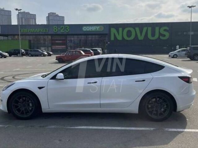 Белый Тесла Модель 3, объемом двигателя 0 л и пробегом 50 тыс. км за 16500 $, фото 3 на Automoto.ua