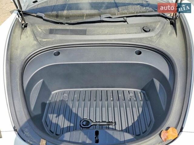Белый Тесла Модель 3, объемом двигателя 0 л и пробегом 78 тыс. км за 6500 $, фото 10 на Automoto.ua