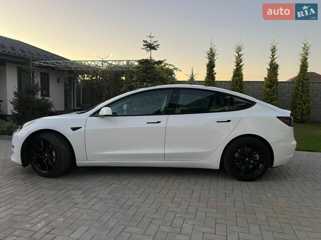 Белый Тесла Модель 3, объемом двигателя 0 л и пробегом 66 тыс. км за 18500 $, фото 4 на Automoto.ua