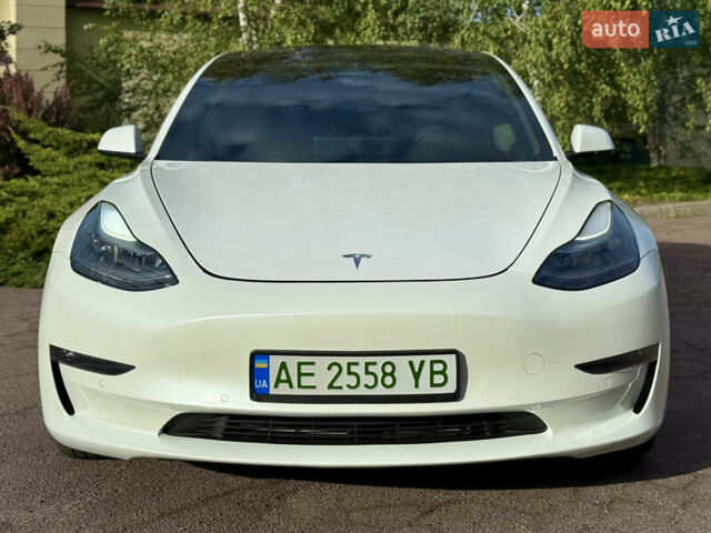 Белый Тесла Модель 3, объемом двигателя 0 л и пробегом 67 тыс. км за 22000 $, фото 3 на Automoto.ua