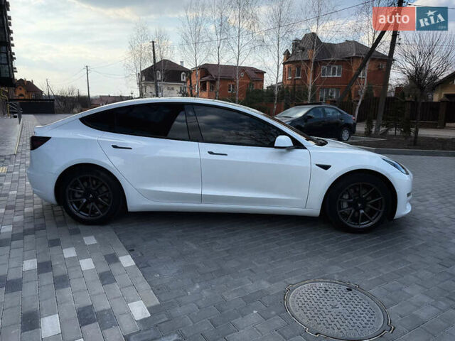 Белый Тесла Модель 3, объемом двигателя 0 л и пробегом 37 тыс. км за 19999 $, фото 140 на Automoto.ua