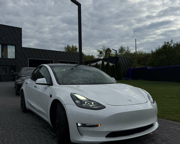 Тесла Модель 3 2021 у Києві на Automoto.ua Білий Тесла Модель 3, об'ємом двигуна 0 л та пробігом 200 тис. км за 16500 $, фото 2 на Automoto.ua