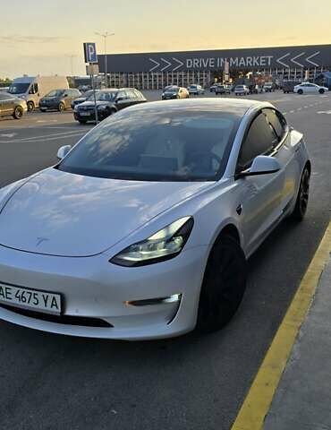Білий Тесла Модель 3, об'ємом двигуна 0 л та пробігом 80 тис. км за 25500 $, фото 4 на Automoto.ua
