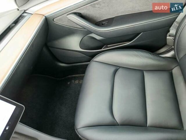 Білий Тесла Модель 3, об'ємом двигуна 0 л та пробігом 80 тис. км за 18999 $, фото 7 на Automoto.ua