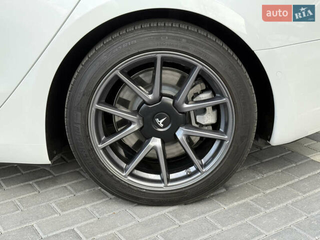 Белый Тесла Модель 3, объемом двигателя 0 л и пробегом 37 тыс. км за 19999 $, фото 91 на Automoto.ua