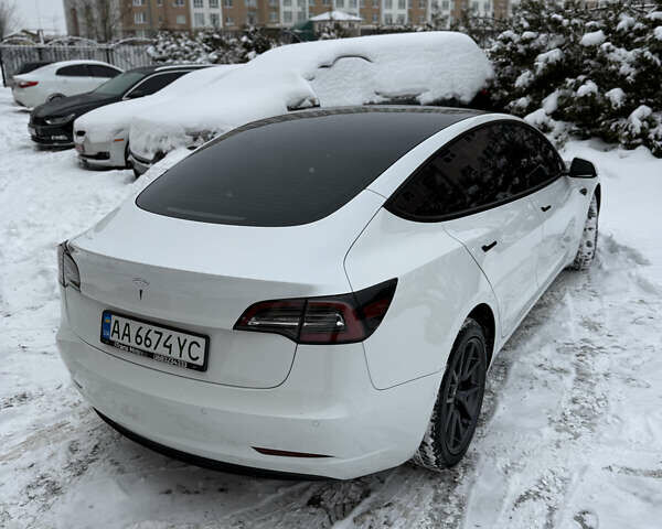 Білий Тесла Модель 3, об'ємом двигуна 0 л та пробігом 63 тис. км за 17900 $, фото 9 на Automoto.ua