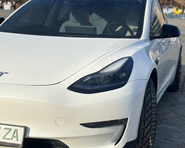 Білий Тесла Модель 3, об'ємом двигуна 0 л та пробігом 106 тис. км за 18900 $, фото 50 на Automoto.ua