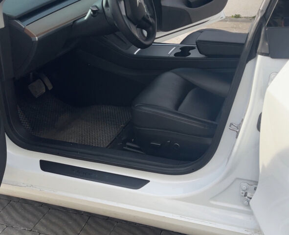 Білий Тесла Модель 3, об'ємом двигуна 0 л та пробігом 64 тис. км за 17500 $, фото 4 на Automoto.ua