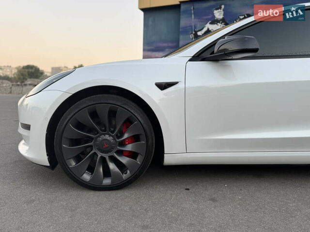 Белый Тесла Модель 3, объемом двигателя 0 л и пробегом 42 тыс. км за 26500 $, фото 5 на Automoto.ua