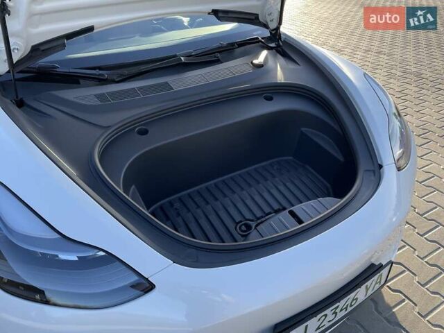 Белый Тесла Модель 3, объемом двигателя 0 л и пробегом 37 тыс. км за 22999 $, фото 41 на Automoto.ua