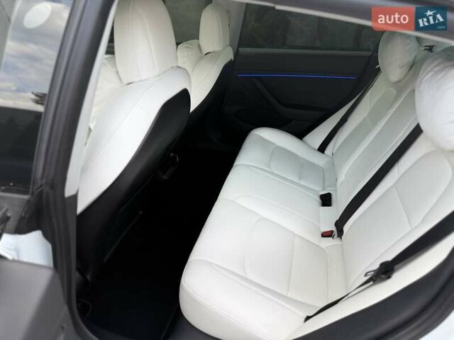 Тесла Модель 3 2021 у Малине на Automoto.ua Білий Тесла Модель 3, об'ємом двигуна 0 л та пробігом 75 тис. км за 24000 $, фото 19 на Automoto.ua