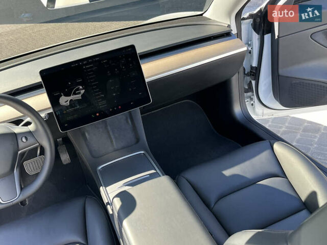 Белый Тесла Модель 3, объемом двигателя 0 л и пробегом 39 тыс. км за 21100 $, фото 28 на Automoto.ua