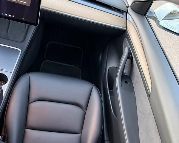 Белый Тесла Модель 3, объемом двигателя 0 л и пробегом 266 тыс. км за 13900 $, фото 13 на Automoto.ua