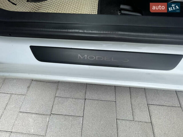 Білий Тесла Модель 3, об'ємом двигуна 0 л та пробігом 78 тис. км за 18000 $, фото 10 на Automoto.ua