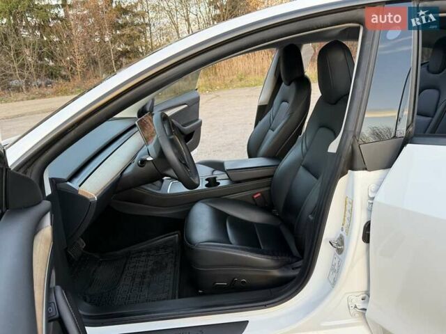 Білий Тесла Модель 3, об'ємом двигуна 0 л та пробігом 88 тис. км за 20950 $, фото 44 на Automoto.ua