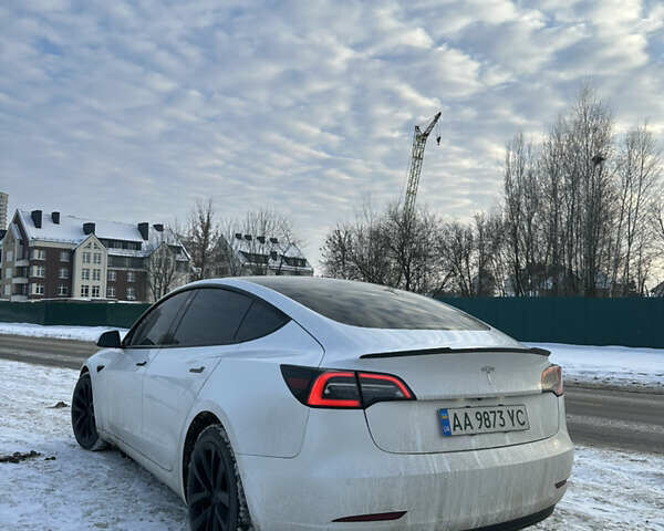 Білий Тесла Модель 3, об'ємом двигуна 0 л та пробігом 110 тис. км за 18900 $, фото 4 на Automoto.ua