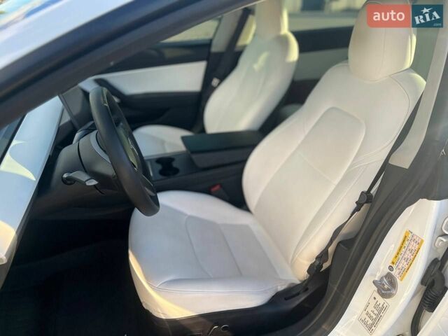 Белый Тесла Модель 3, объемом двигателя 0 л и пробегом 129 тыс. км за 17900 $, фото 39 на Automoto.ua
